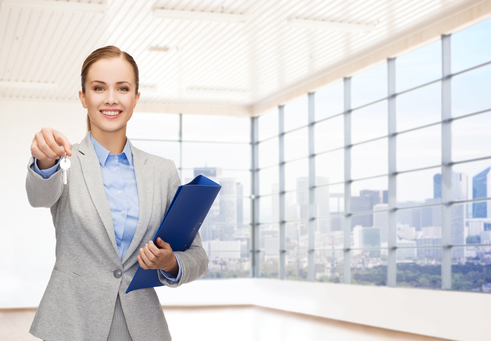 overpricing-your-home Woman handing keays to camera