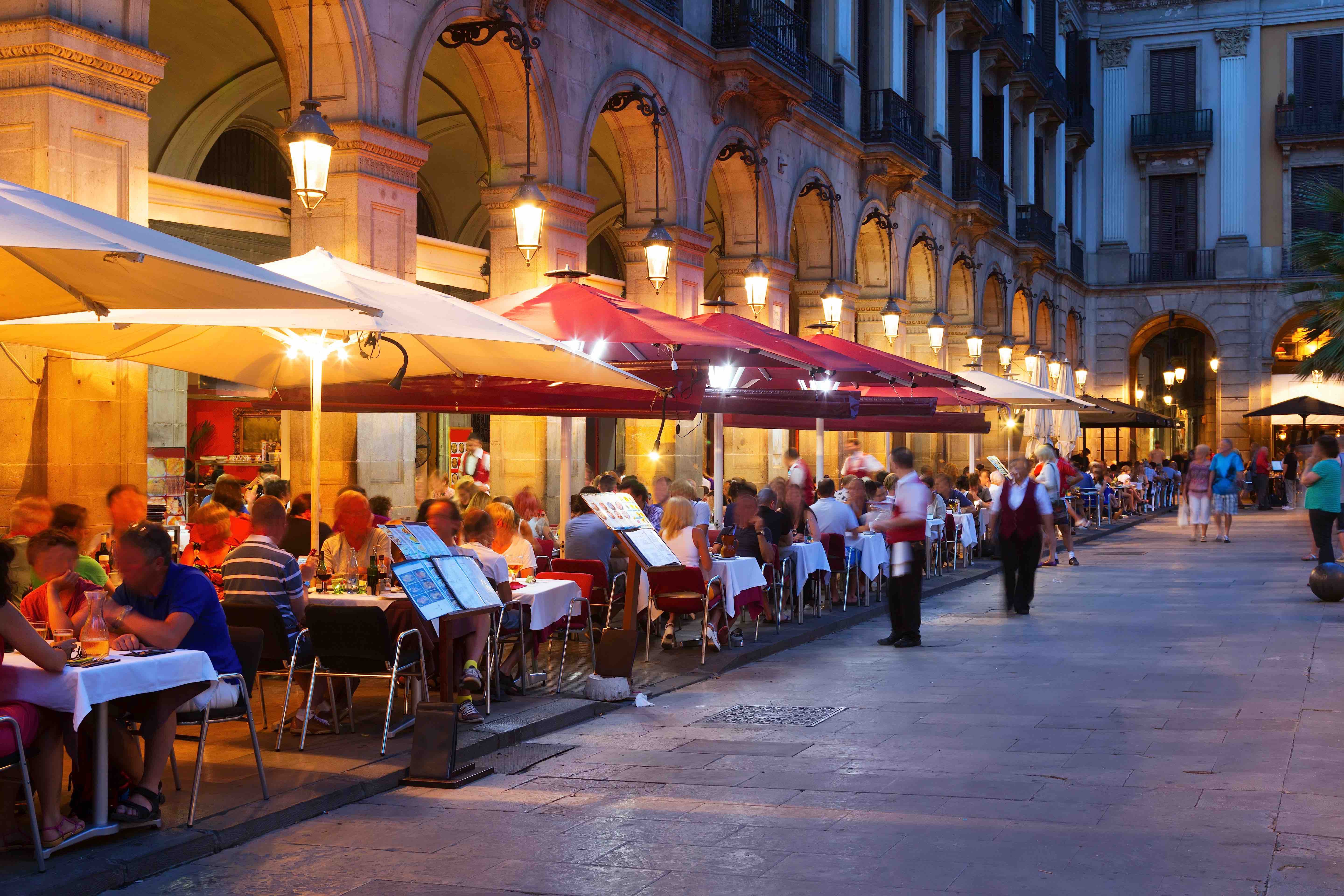 shutterstock_210972799 Restaurant row