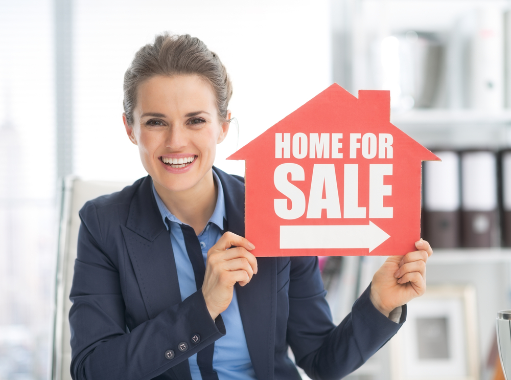 shutterstock_184664381 Realtor and investor